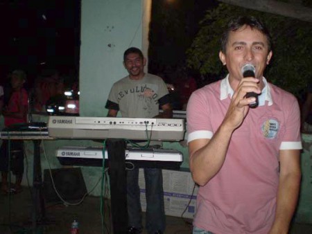 CANTOR DÚZIO E VIQUINHO DOS TECLADOS